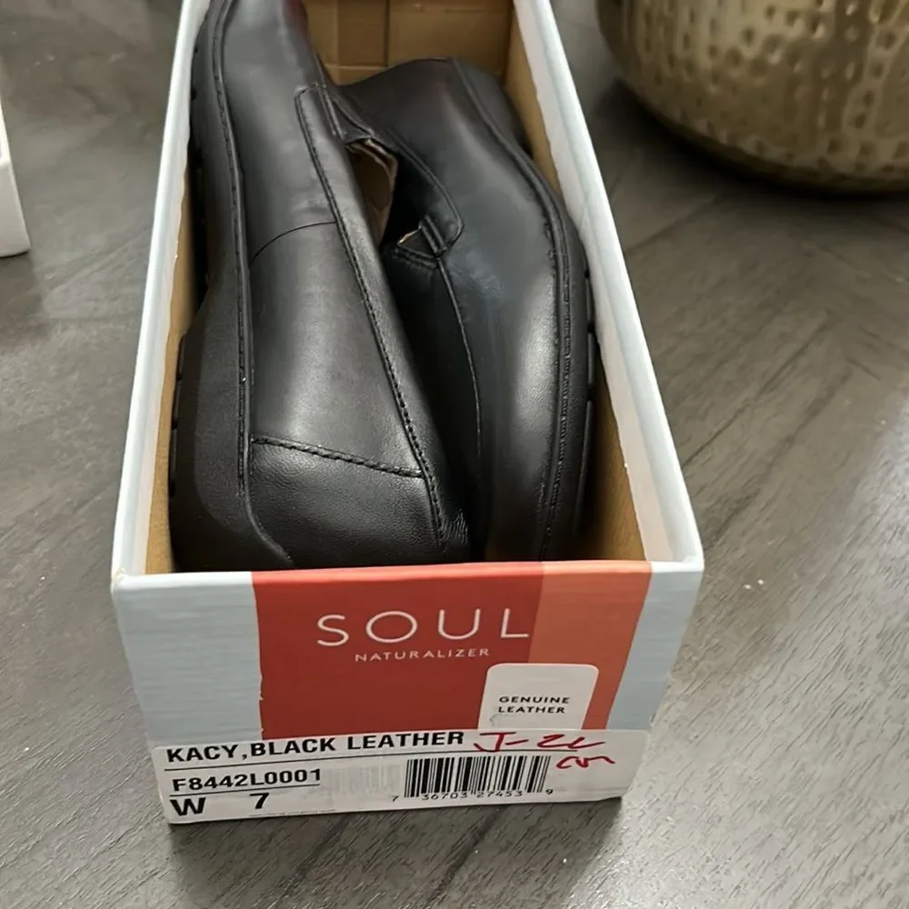 Naturalizer Kacy Leather Slip-On Loafer (WIDE) - Picture 2 of 11